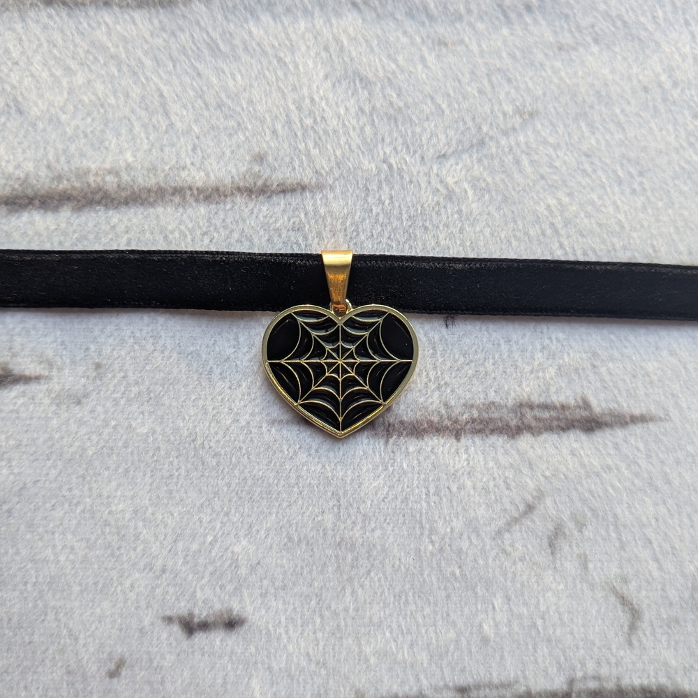 🩷 Heart Choker